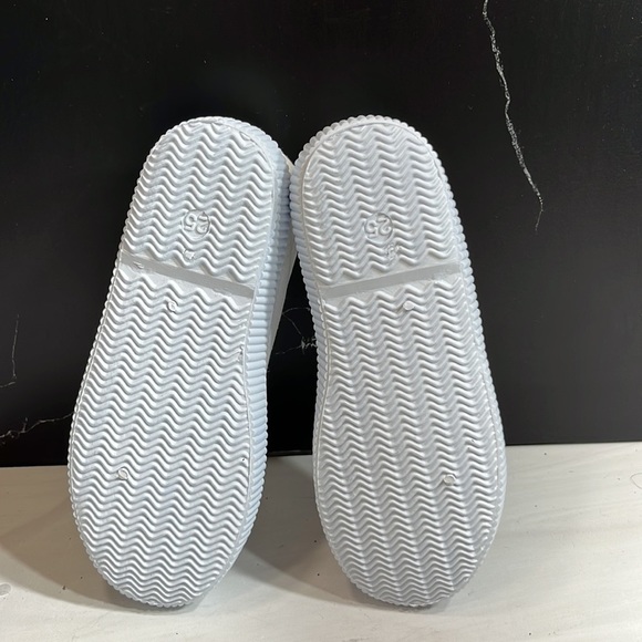 Unbranded Kid’s Slip-On Sneakers White sz 8.5 - Picture 7 of 7